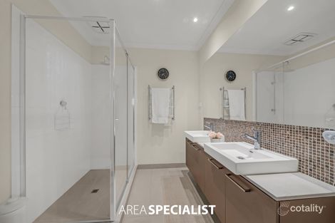 Property photo of 15 Sotiria Way Clyde North VIC 3978
