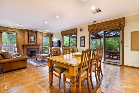 Property photo of 8 Yellow Gum Rise Greensborough VIC 3088