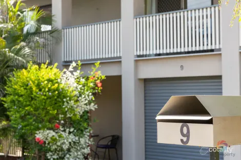 9 Keppel Ave, Clinton, QLD 4680