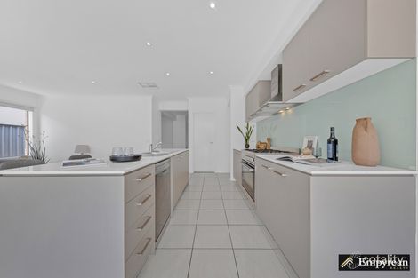 Property photo of 87 Serenity Way Craigieburn VIC 3064