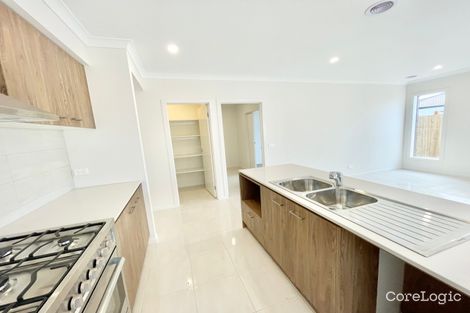 Property photo of 2 Petros Street Fraser Rise VIC 3336