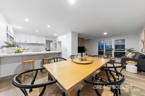 Property photo of 4 McInnes Court Pakenham VIC 3810