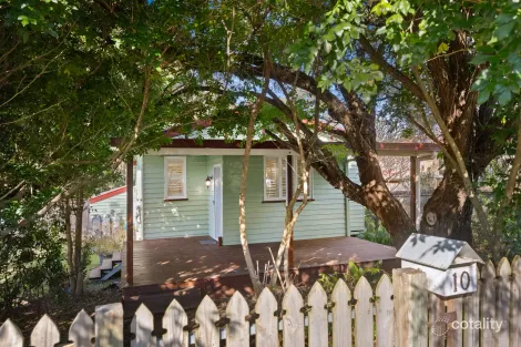 10 Charles St, Brassall, QLD 4305