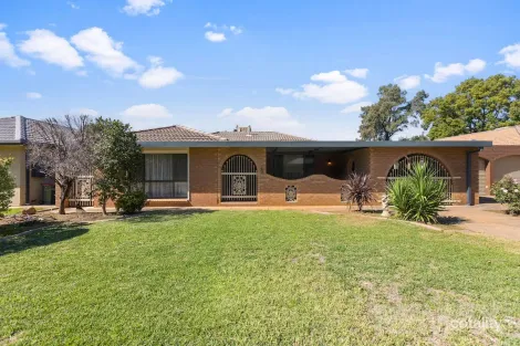 Property photo of 41 Adjin Street Mount Austin NSW 2650