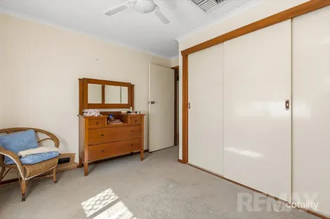 Property photo of 41 Adjin Street Mount Austin NSW 2650