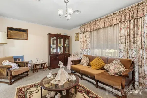 Property photo of 41 Adjin Street Mount Austin NSW 2650