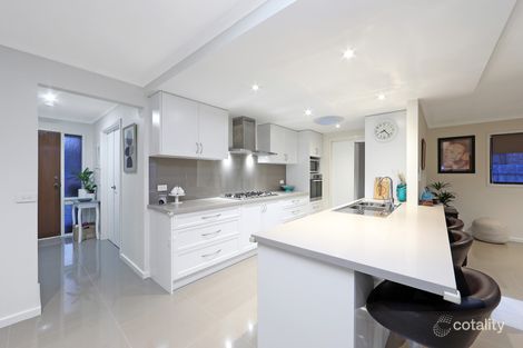 Property photo of 33 Eildon Parade Rowville VIC 3178