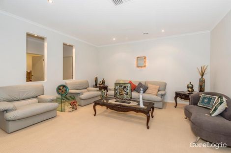 Property photo of 1 Hutt Lane Taylors Hill VIC 3037