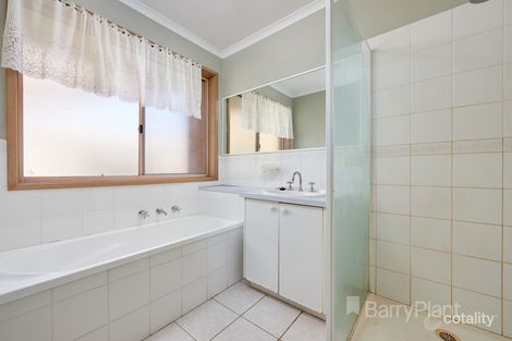 Property photo of 7 Ballanee Grove Cranbourne North VIC 3977