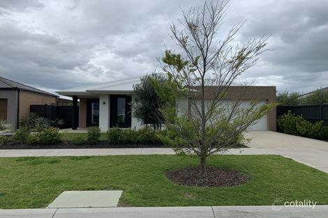 Property photo of 10 Moxham Drive Clyde North VIC 3978
