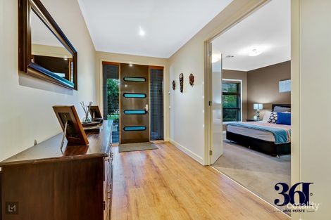 Property photo of 6 Oakview Parade Caroline Springs VIC 3023