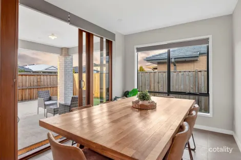 Property photo of 16 Pollen Street Mount Duneed VIC 3217