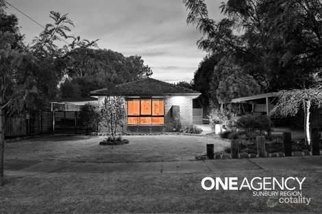 Property photo of 13 Fadden Grove Sunbury VIC 3429