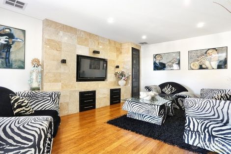 Property photo of 9A Urunga Place Bossley Park NSW 2176