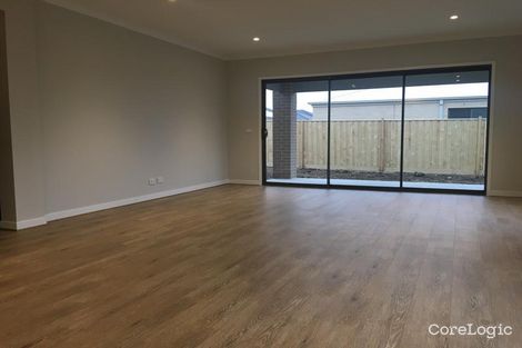 Property photo of 14 Aqua Rise Craigieburn VIC 3064