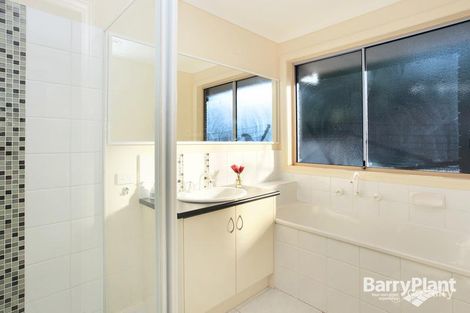 Property photo of 36 Manna Gum Drive Pakenham VIC 3810