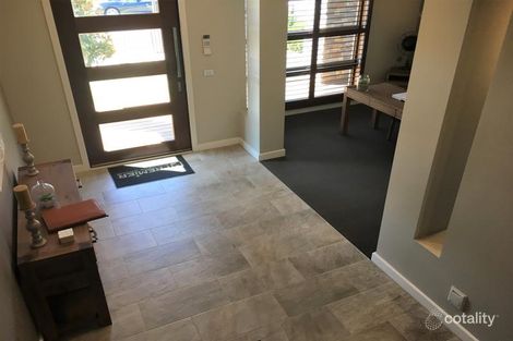 Property photo of 15 Flowerbloom Crescent Clyde North VIC 3978