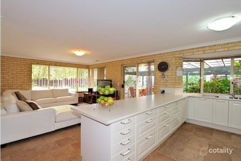Property photo of 4 Latania Grove Warnbro WA 6169