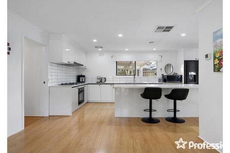 Property photo of 8 Dundee Place Wantirna VIC 3152