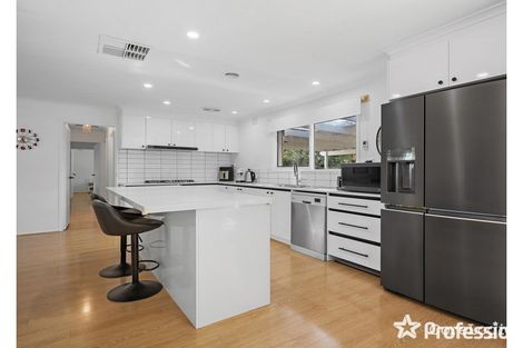 Property photo of 8 Dundee Place Wantirna VIC 3152