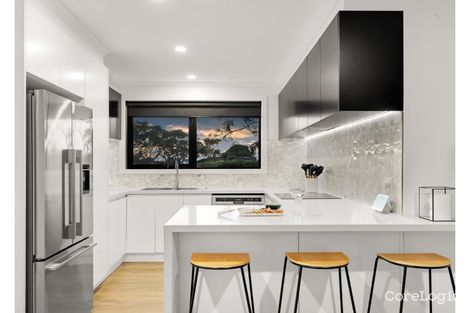Property photo of 10 Reed Court Endeavour Hills VIC 3802