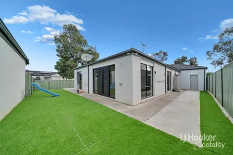 Property photo of 17 Rathgar Mews Wyndham Vale VIC 3024