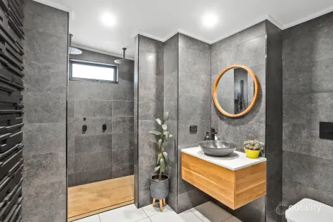 Property photo of 27 Colgong Crescent Towradgi NSW 2518