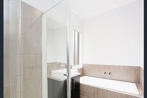 Property photo of 42 Orinoco Chase Werribee VIC 3030