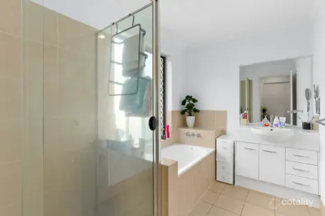 Property photo of 10 Bellinger Key Pacific Pines QLD 4211
