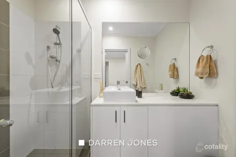 Property photo of 32 Diamond Boulevard Greensborough VIC 3088