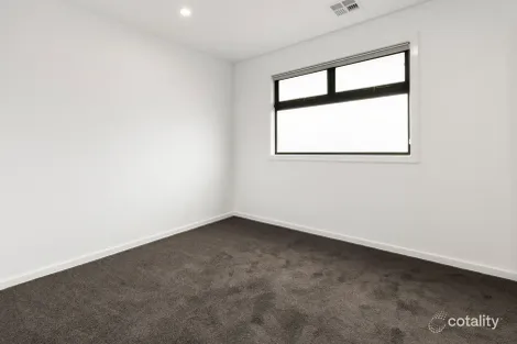 Property photo of 36 Emblem Way Craigieburn VIC 3064