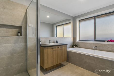 Property photo of 5 Eliston Avenue Clyde VIC 3978