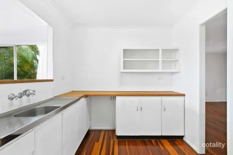 Property photo of 42 Hillcrest Avenue Scarness QLD 4655