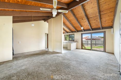 Property photo of 4 Lachlan Close Cranbourne North VIC 3977
