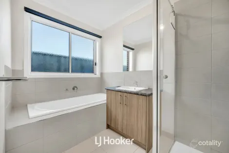 Property photo of 4 Double Delight Drive Beaconsfield VIC 3807