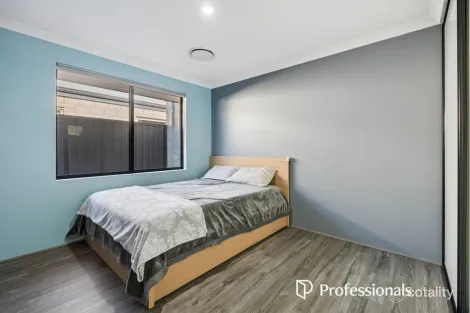 Property photo of 71 Cranwood Crescent Viveash WA 6056