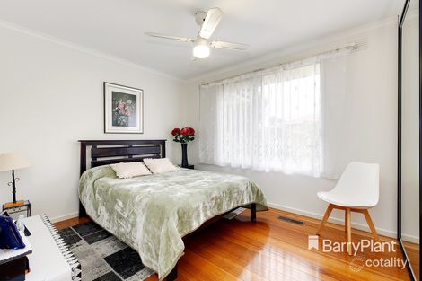 Property photo of 20 Dunfield Drive Gladstone Park VIC 3043