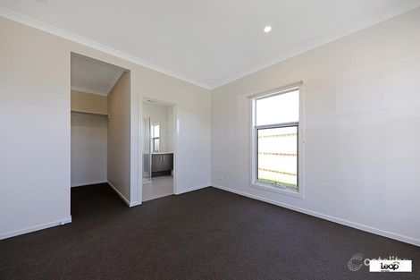 Property photo of 9 Monbulk Way Eynesbury VIC 3338