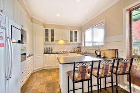 Property photo of 13 Sulky Court Endeavour Hills VIC 3802