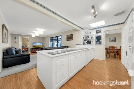 Property photo of 8 Darbyshire Court Mill Park VIC 3082