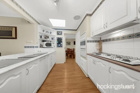 Property photo of 8 Darbyshire Court Mill Park VIC 3082