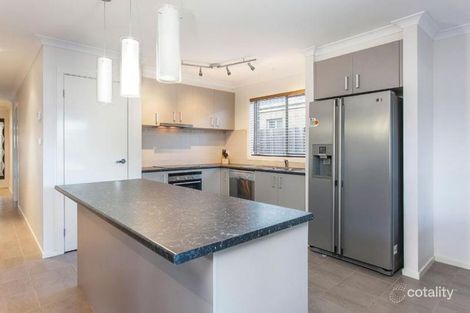 Property photo of 6 Hall Mark Place Kurunjang VIC 3337