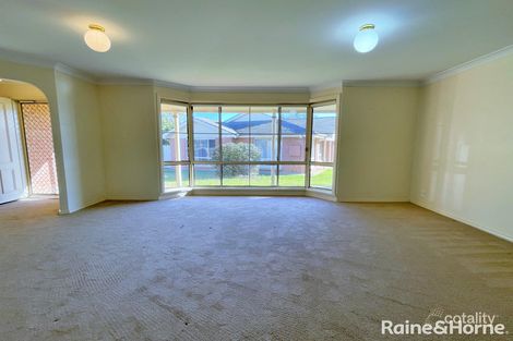 Property photo of 2/1 Honeysuckle Place Lake Albert NSW 2650