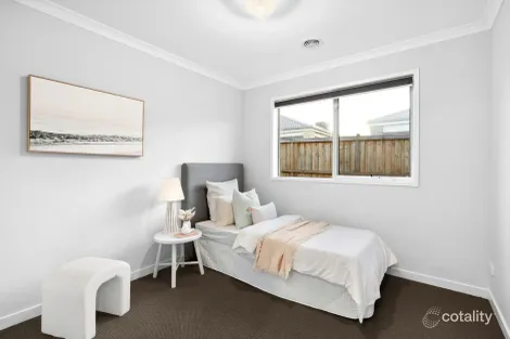 Property photo of 39 Flanagan Close Armstrong Creek VIC 3217