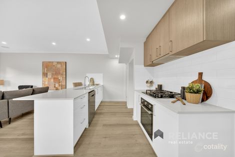 Property photo of 2/20 Bourke Crescent Hoppers Crossing VIC 3029