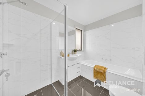 Property photo of 2/20 Bourke Crescent Hoppers Crossing VIC 3029