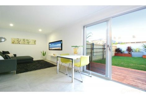 2/84 Nobby Pde, Miami, QLD 4220