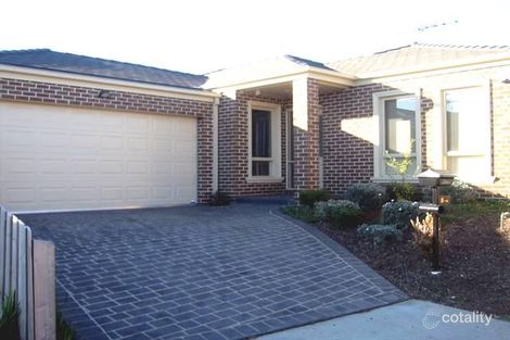 5a Marina Ct, Berwick, VIC 3806