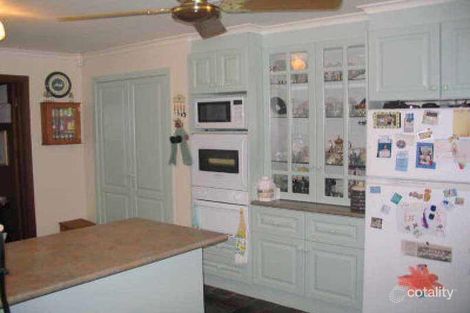 Property photo of 42 Denton Drive Endeavour Hills VIC 3802
