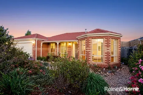 11 Petre Ct, Roxburgh Park, VIC 3064